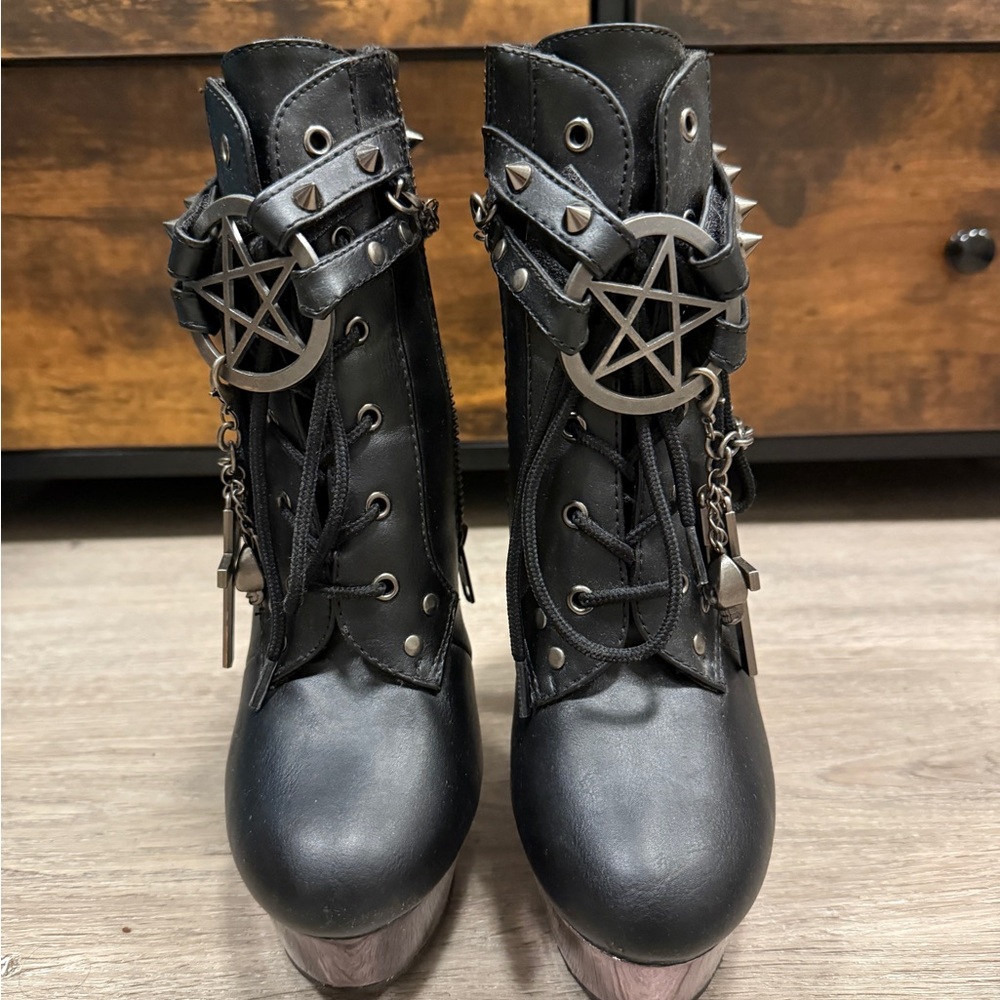 Demonia Muerto Heels - Picture 1 of 3